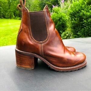 Frye Sabrina Chelsea Boots